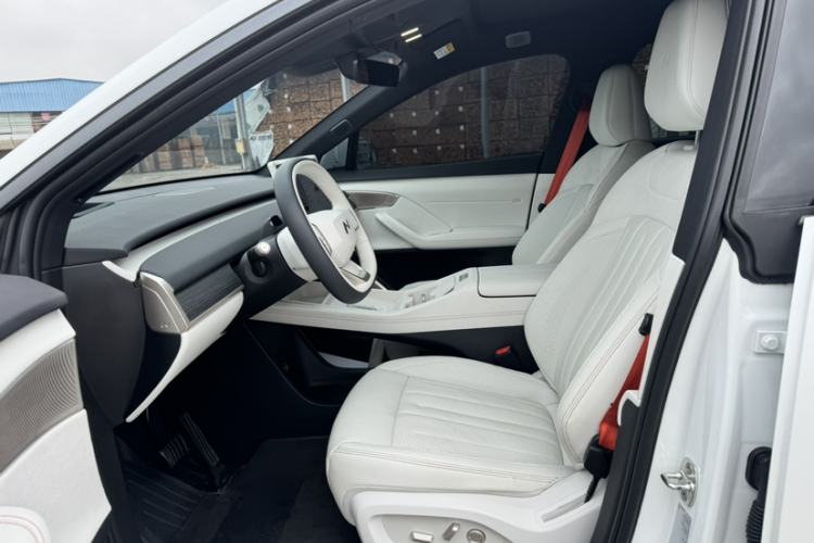 Used ONVO L60 2025 Model—60 kWh Rear-Wheel-Drive Version Interior 4