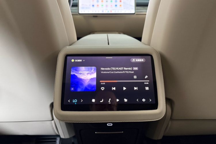 Used ONVO L60 2025 Model—60 kWh All-Wheel-Drive Version Interior 9