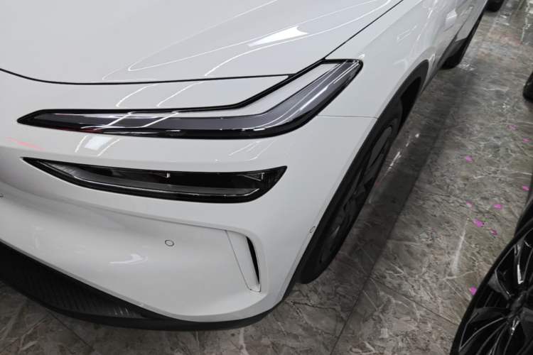 Used ONVO L60 2025 Model—60 kWh Rear-Wheel-Drive Version Left Front Headlight