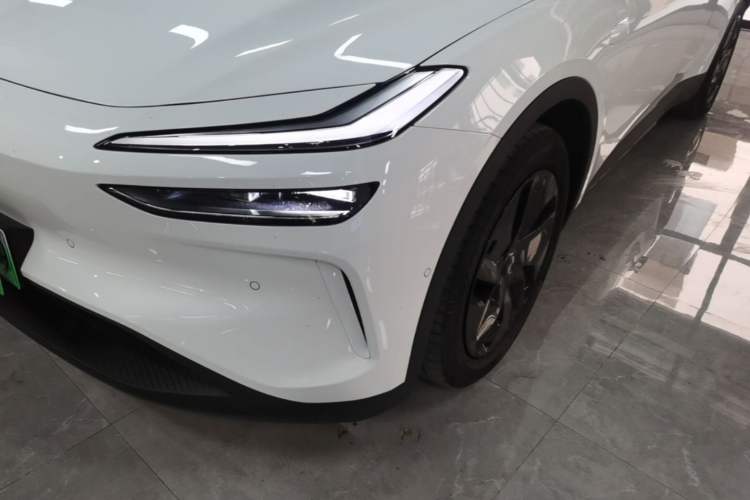 Used ONVO L60 2025 Model—60 kWh All-Wheel-Drive Version Left Front Headlight