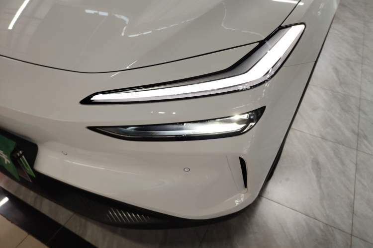 Used ONVO L60 2025 Model—85 kWh All-Wheel-Drive Version Left Front Headlight