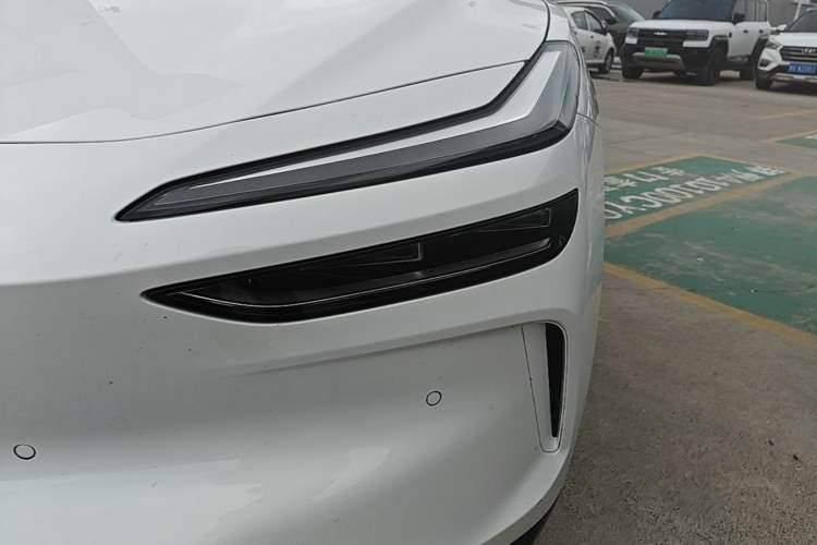 Used ONVO L60 2025 Model—60 kWh Rear-Wheel-Drive Version Left Front Headlight