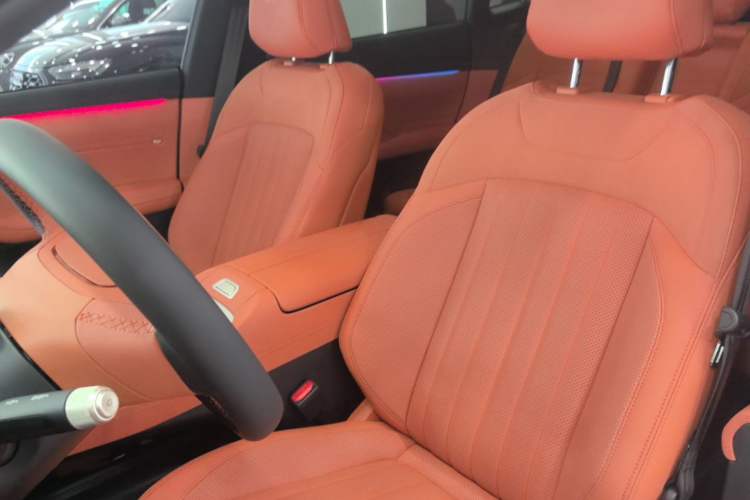 Used ONVO L60 2025 Model—85 kWh All-Wheel-Drive Version Left Front Seat