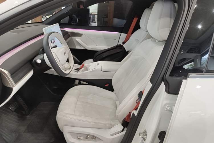 Used ONVO L60 2025 Model—60 kWh Rear-Wheel-Drive Version Left Front Seat