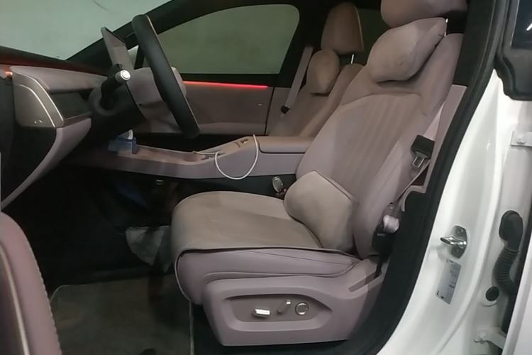 Used ONVO L60 2025 Model—85 kWh Rear-Wheel-Drive Version Left Front Seat