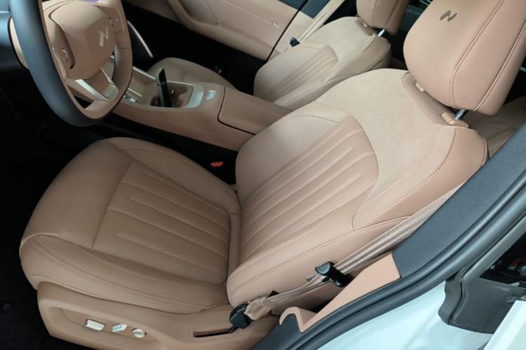 Used ONVO L60 2025 Model—60 kWh All-Wheel-Drive Version Left Front Seat