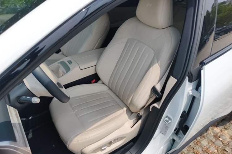 Used ONVO L60 2025 Model—60 kWh Rear-Wheel-Drive Version Left Front Seat