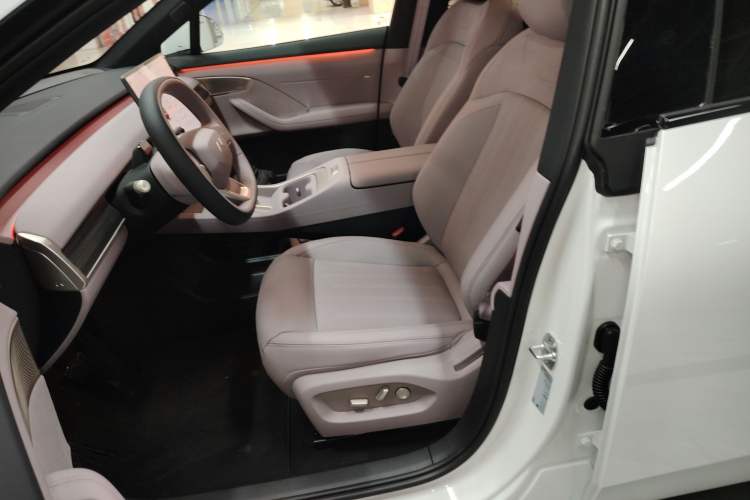 Used ONVO L60 2025 Model—85 kWh All-Wheel-Drive Version Left Front Seat