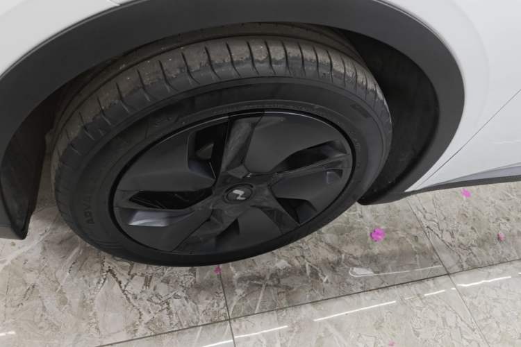 Used ONVO L60 2025 Model—60 kWh Rear-Wheel-Drive Version Left Front Wheel Hub