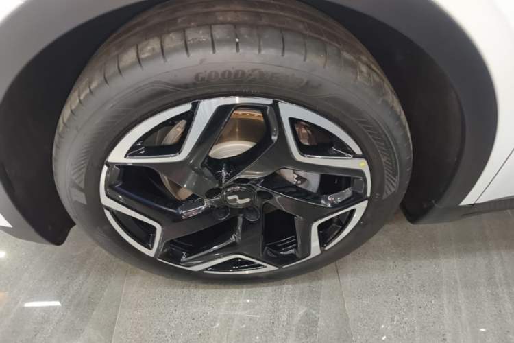 Used ONVO L60 2025 Model—60 kWh Rear-Wheel-Drive Version Left Front Wheel Hub