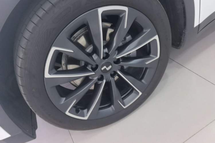 Used ONVO L60 2025 Model—85 kWh All-Wheel-Drive Version Left Front Wheel Hub