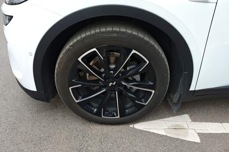 Used ONVO L60 2025 Model—60 kWh Rear-Wheel-Drive Version Left Front Wheel Hub