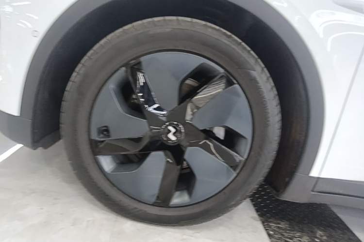 Used ONVO L60 2025 Model—60 kWh Rear-Wheel-Drive Version Left Front Wheel Hub