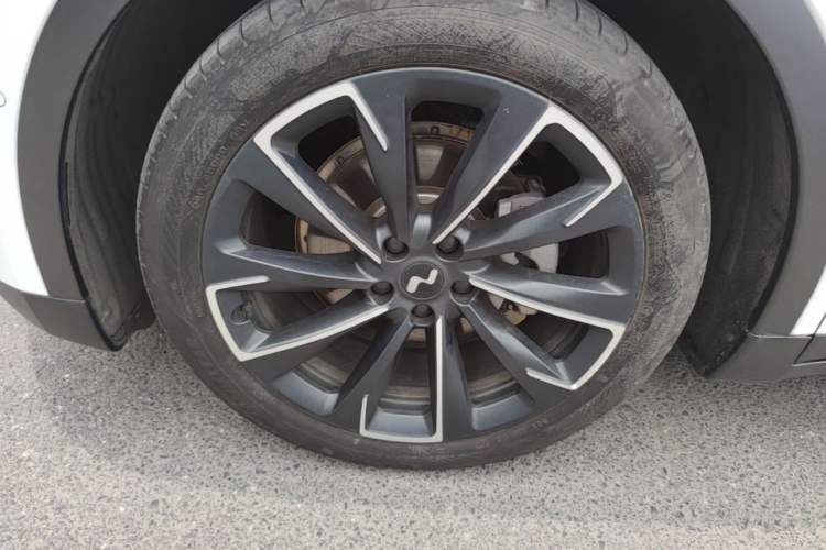 Used ONVO L60 2025 Model—60 kWh Rear-Wheel-Drive Version Left Front Wheel Hub