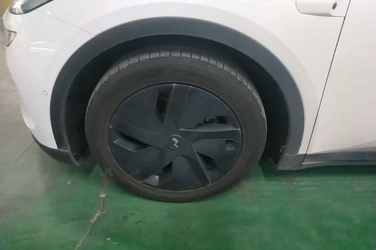 Used ONVO L60 2025 Model—85 kWh Rear-Wheel-Drive Version Left Front Wheel Hub