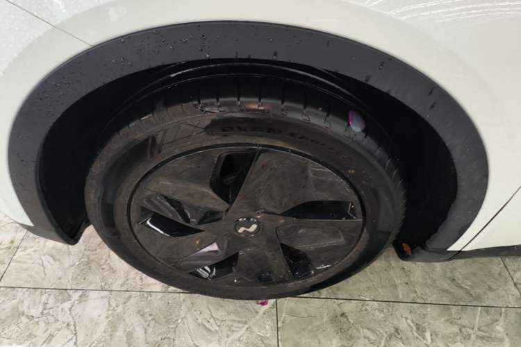Used ONVO L60 2025 Model—60 kWh All-Wheel-Drive Version Left Front Wheel Hub