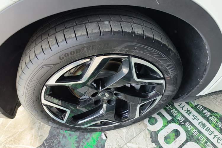 Used ONVO L60 2025 Model—60 kWh All-Wheel-Drive Version Left Front Wheel Hub
