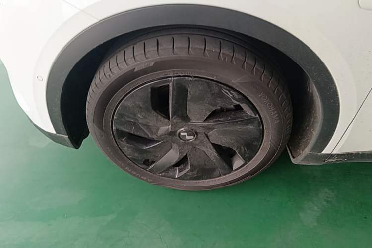 Used ONVO L60 2025 Model—60 kWh All-Wheel-Drive Version Left Front Wheel Hub