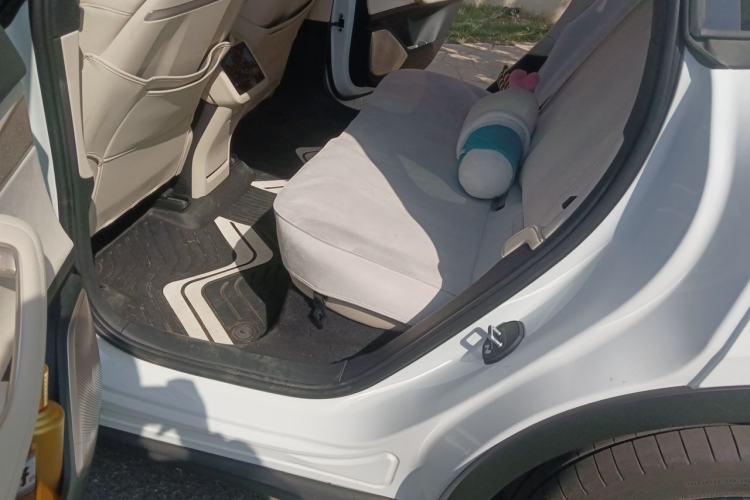 Used ONVO L60 2025 Model—60 kWh All-Wheel-Drive Version Left Rear Seat