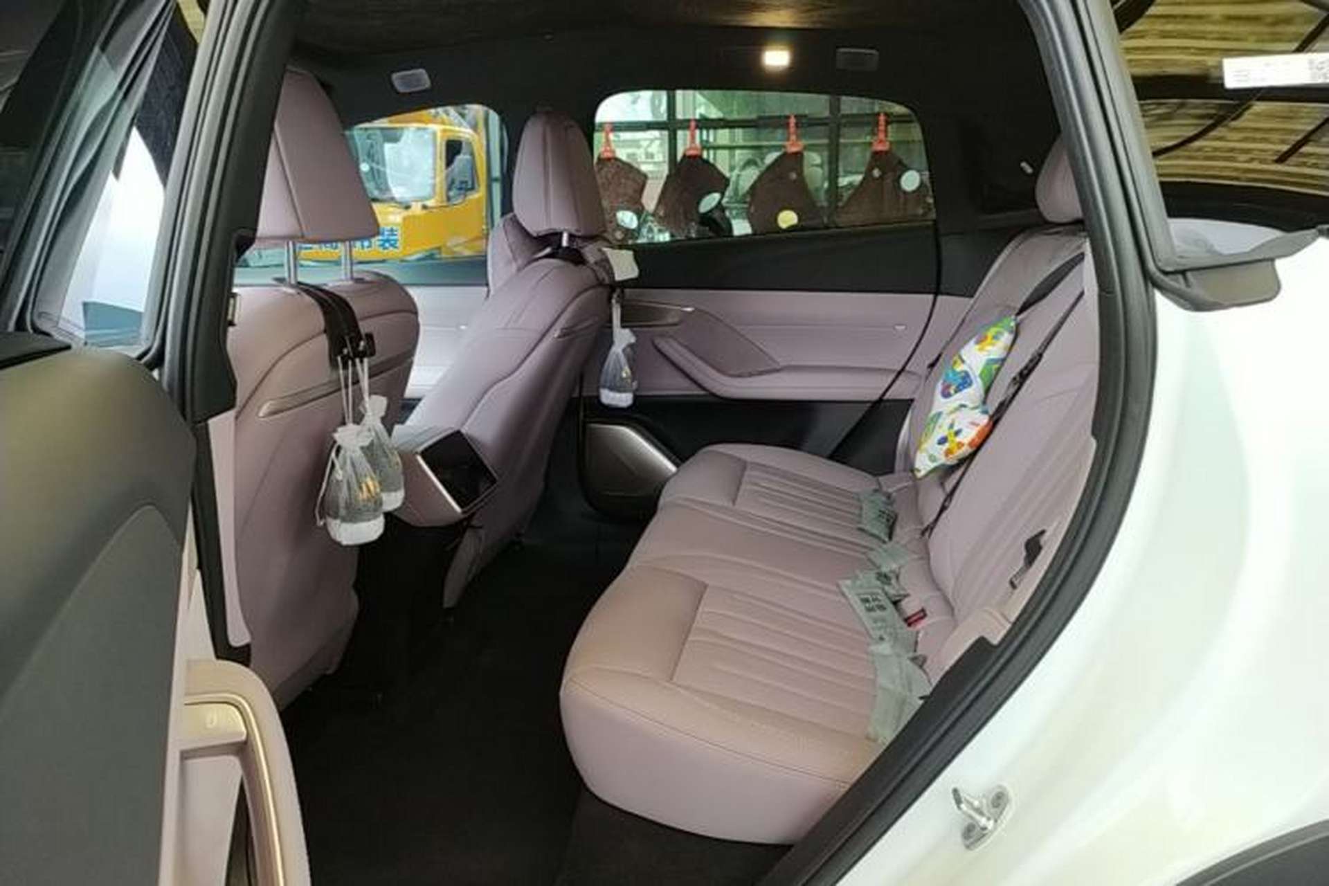 Used ONVO L60 2025 Model—60 kWh Rear-Wheel-Drive Version Left Rear Seat