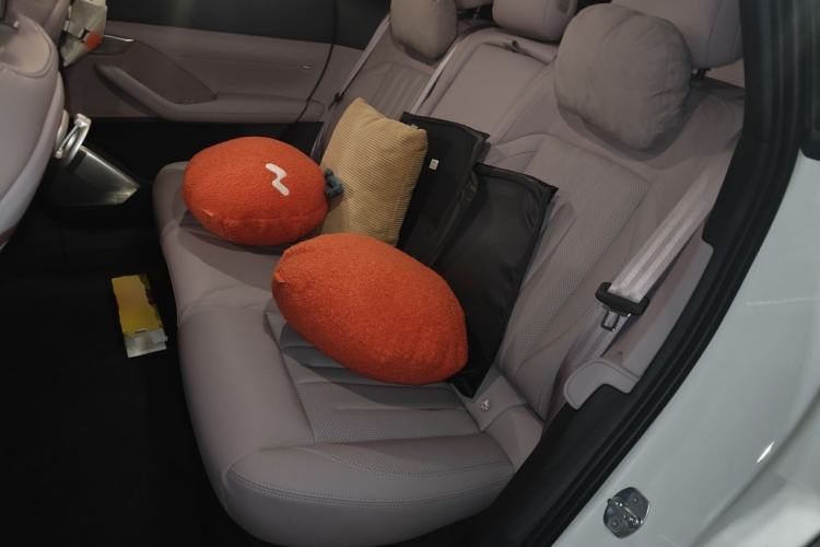 Used ONVO L60 2025 Model—60 kWh All-Wheel-Drive Version Left Rear Seat
