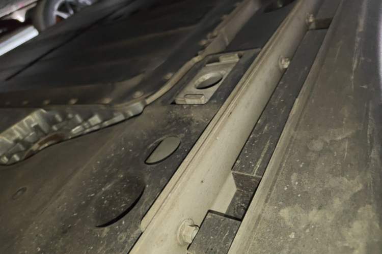 Used ONVO L60 2025 Model—60 kWh Rear-Wheel-Drive Version Left Side Sill
