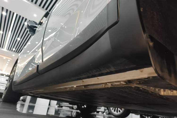 Used ONVO L60 2025 Model—60 kWh Rear-Wheel-Drive Version Left Side Sill