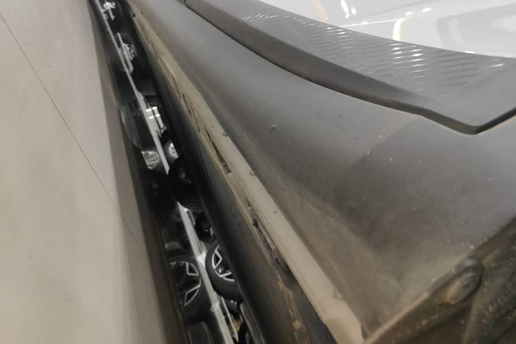 Used ONVO L60 2025 Model—60 kWh All-Wheel-Drive Version Left Side Sill