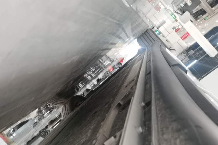 Used ONVO L60 2025 Model—60 kWh All-Wheel-Drive Version Left Side Sill