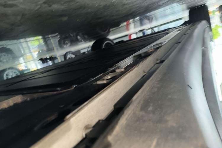 Used ONVO L60 2025 Model—60 kWh Rear-Wheel-Drive Version Left Side Sill