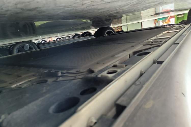 Used ONVO L60 2025 Model—60 kWh All-Wheel-Drive Version Left Side Sill