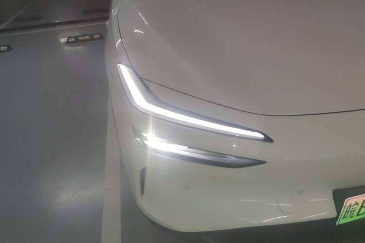Used ONVO L60 2025 Model—60 kWh Rear-Wheel-Drive Version Right Front Headlight