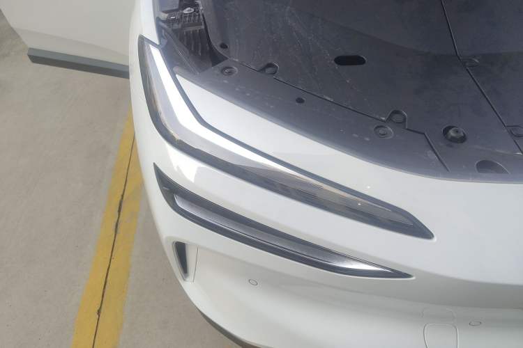 Used ONVO L60 2025 Model—60 kWh Rear-Wheel-Drive Version Right Front Headlight