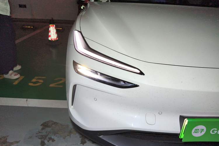 Used ONVO L60 2025 Model—60 kWh All-Wheel-Drive Version Right Front Headlight