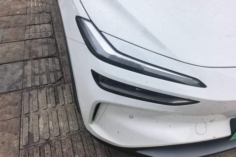 Used ONVO L60 2025 Model—60 kWh Rear-Wheel-Drive Version Right Front Headlight