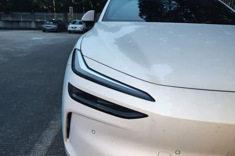 Used ONVO L60 2025 Model—60 kWh Rear-Wheel-Drive Version Right Front Headlight