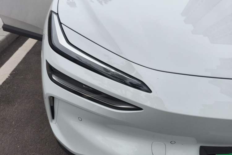 Used ONVO L60 2025 Model—60 kWh Rear-Wheel-Drive Version Right Front Headlight