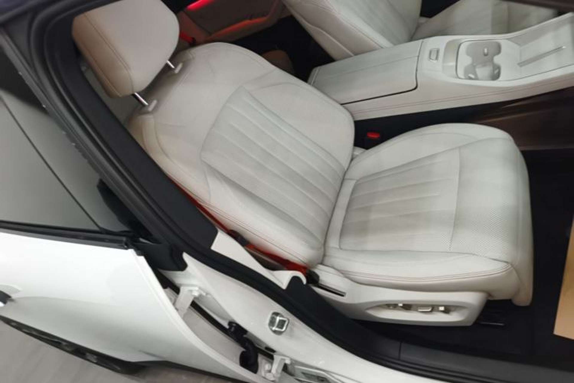 Used ONVO L60 2025 Model—60 kWh Rear-Wheel-Drive Version Right Front Seat
