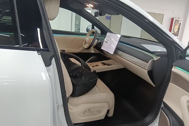 Used ONVO L60 2025 Model—60 kWh Rear-Wheel-Drive Version Right Front Seat