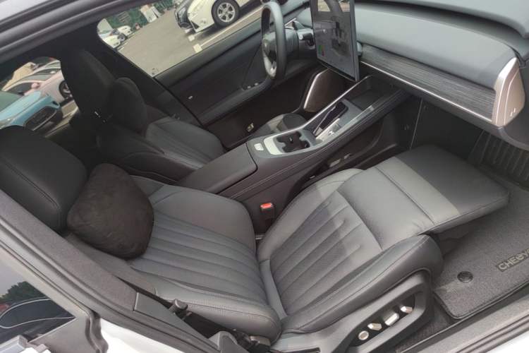 Used ONVO L60 2025 Model—60 kWh Rear-Wheel-Drive Version Right Front Seat