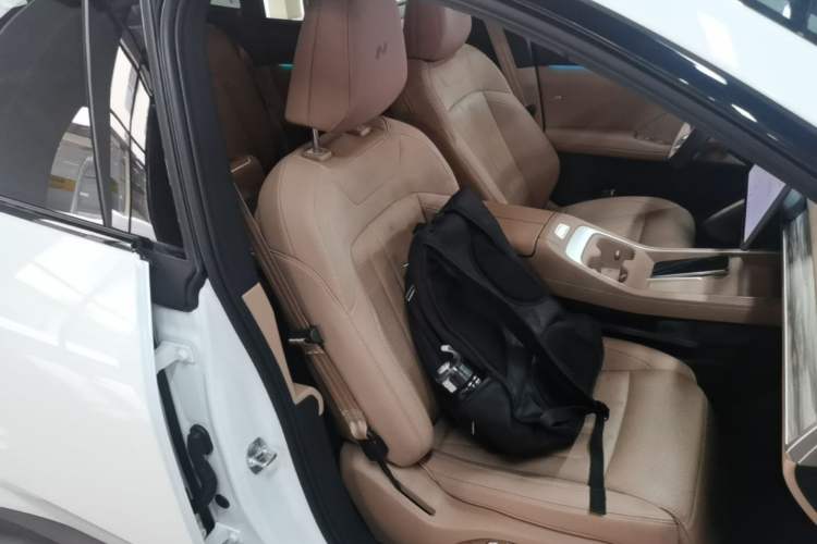 Used ONVO L60 2025 Model—60 kWh All-Wheel-Drive Version Right Front Seat