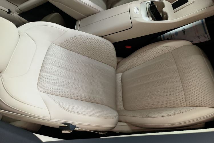 Used ONVO L60 2025 Model—60 kWh Rear-Wheel-Drive Version Right Front Seat
