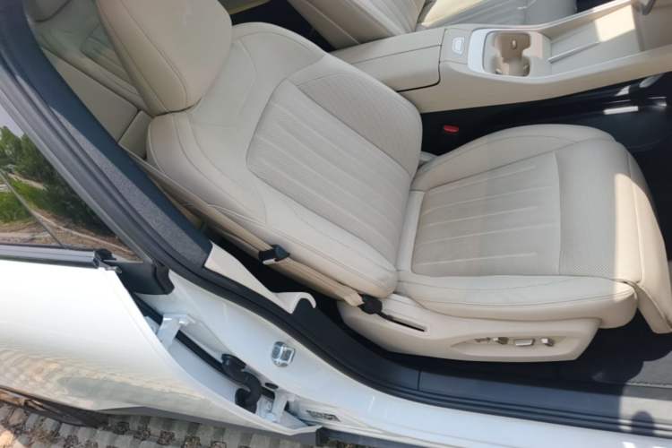 Used ONVO L60 2025 Model—60 kWh Rear-Wheel-Drive Version Right Front Seat