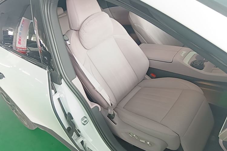 Used ONVO L60 2025 Model—60 kWh All-Wheel-Drive Version Right Front Seat