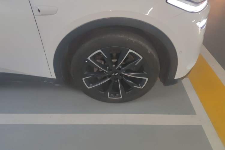 Used ONVO L60 2025 Model—60 kWh Rear-Wheel-Drive Version Right Front Wheel Hub