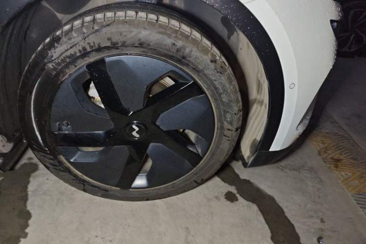 Used ONVO L60 2025 Model—60 kWh Rear-Wheel-Drive Version Right Front Wheel Hub