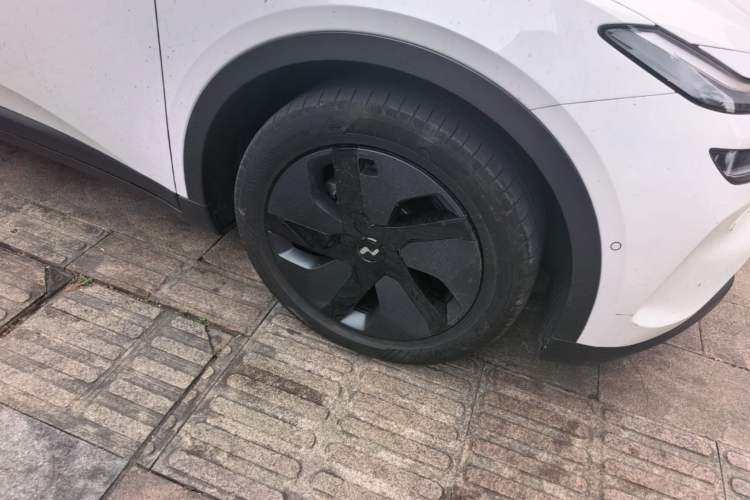Used ONVO L60 2025 Model—60 kWh Rear-Wheel-Drive Version Right Front Wheel Hub