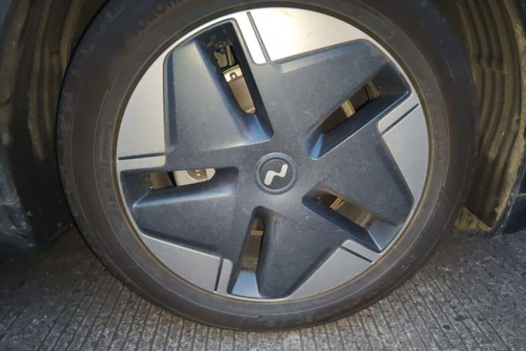 Used ONVO L60 2025 Model—60 kWh Rear-Wheel-Drive Version Right Front Wheel Hub