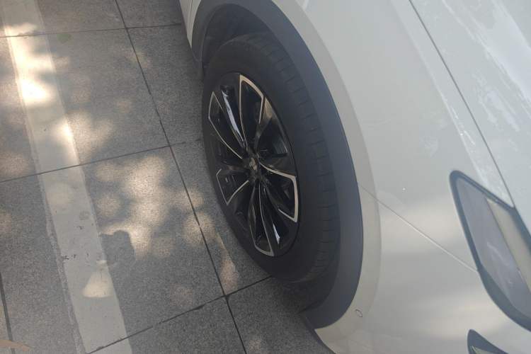 Used ONVO L60 2025 Model—60 kWh Rear-Wheel-Drive Version Right Front Wheel Hub