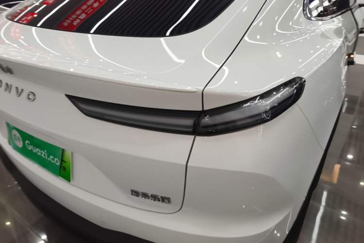 Used ONVO L60 2025 Model—60 kWh Rear-Wheel-Drive Version Right Rear Taillight